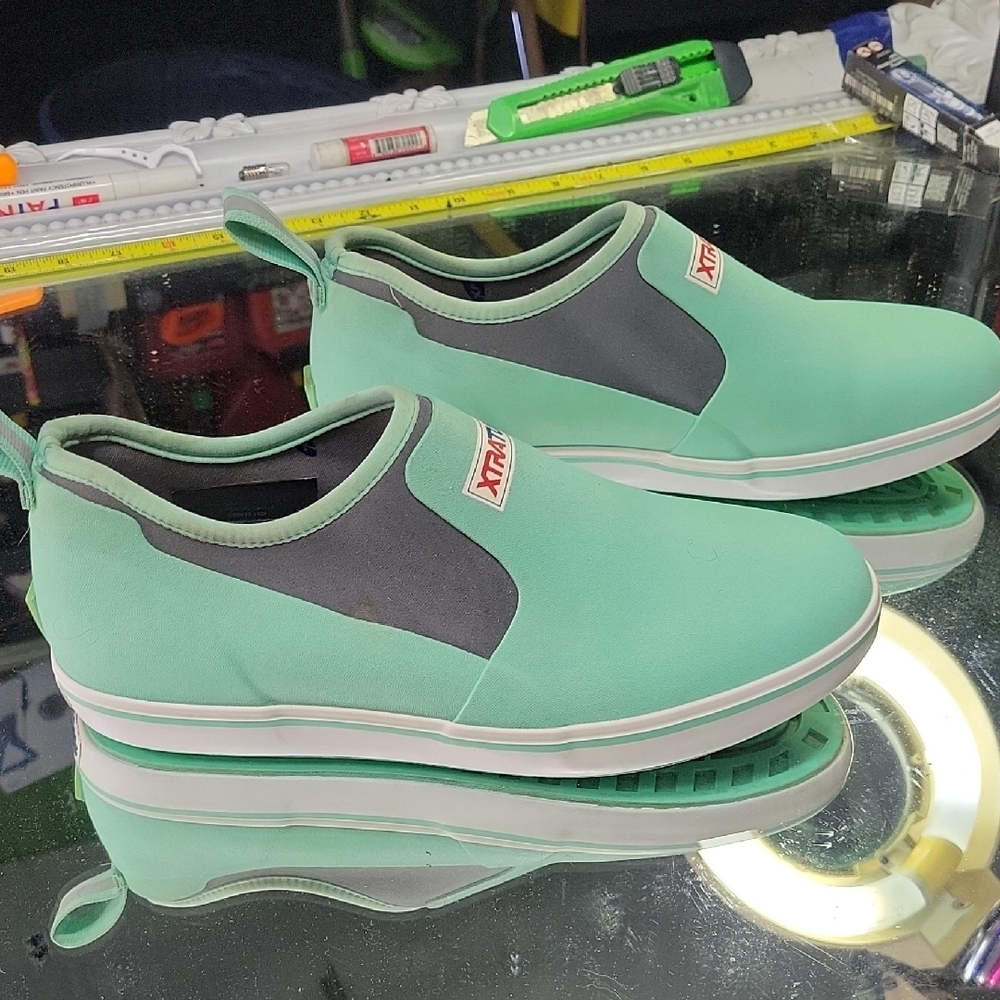 Womens 10 XTRATUF Women's Waterproof Slip-On Deck Shoes  Seafoam. Excellent Cond - Picture 2 of 8